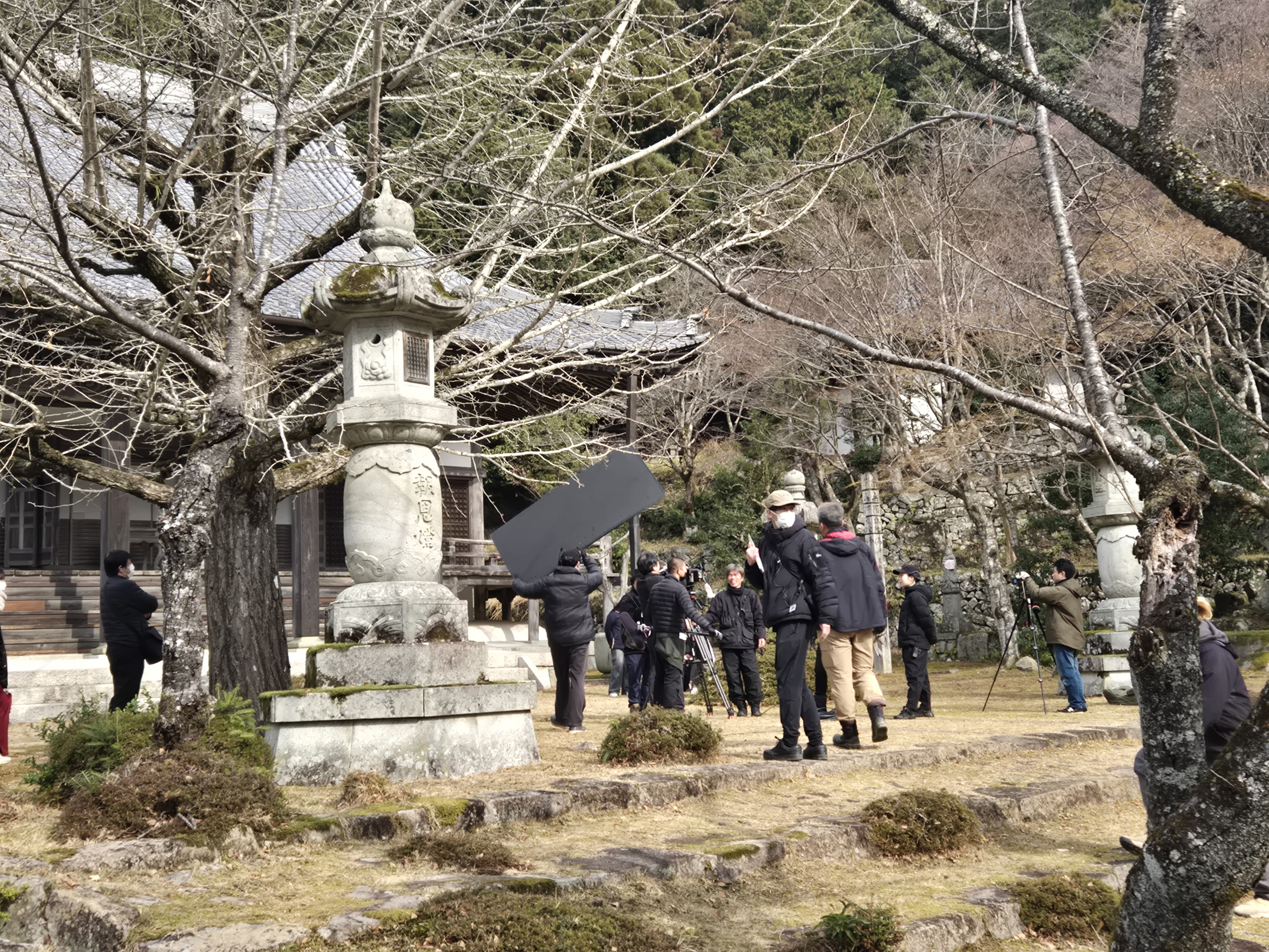 【ドラマ撮影情報】NHK朝ドラ「ばけばけ」(第120回)の撮影が東光寺で行われました。