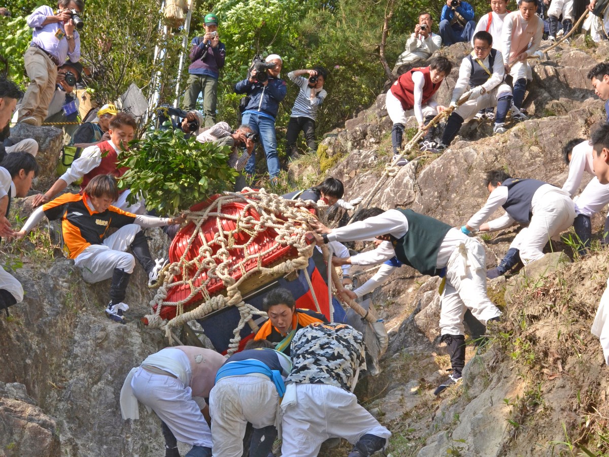 伊庭の坂下し祭り