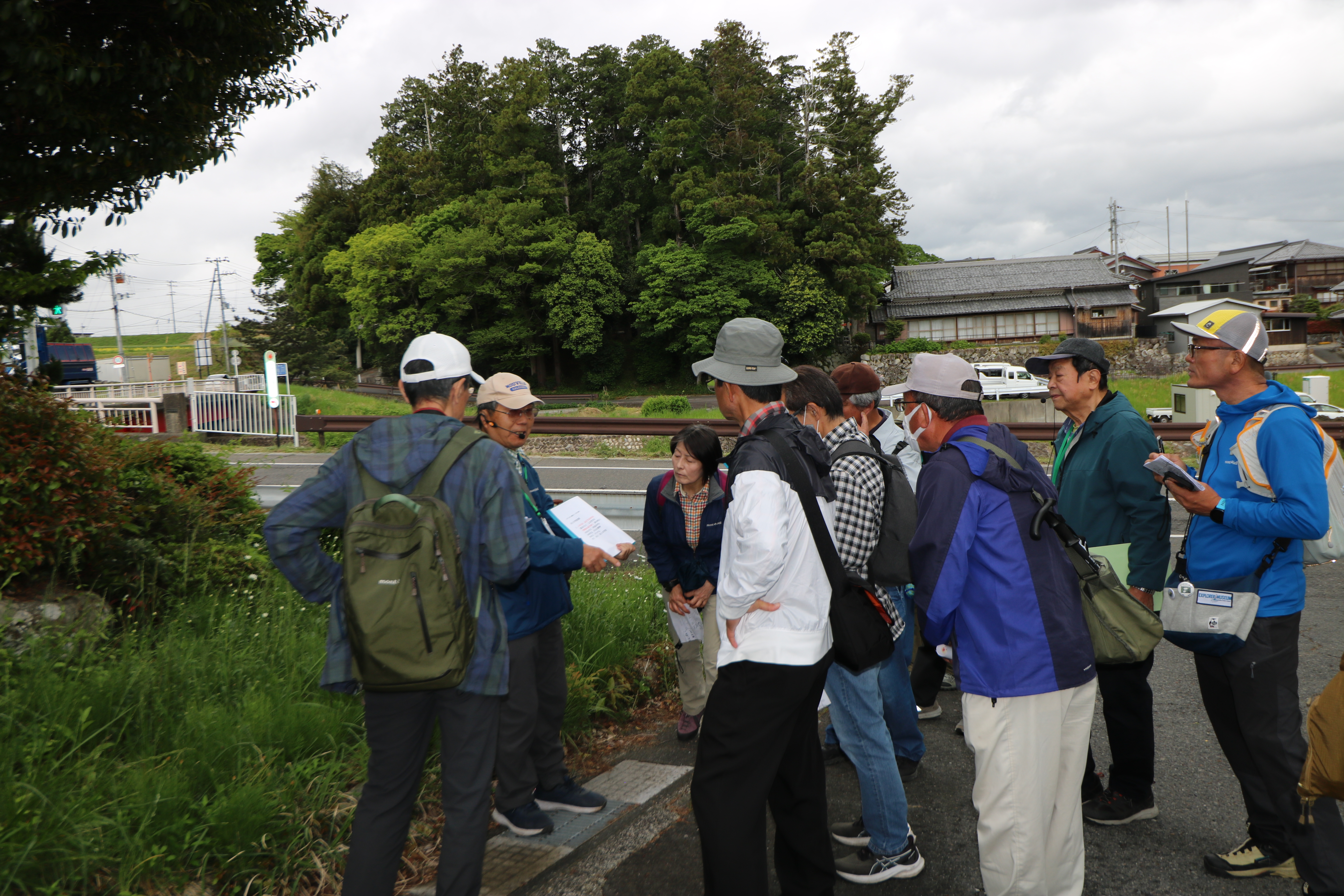 殿様、国元へ帰る　山上縣に二輪草ゆれて