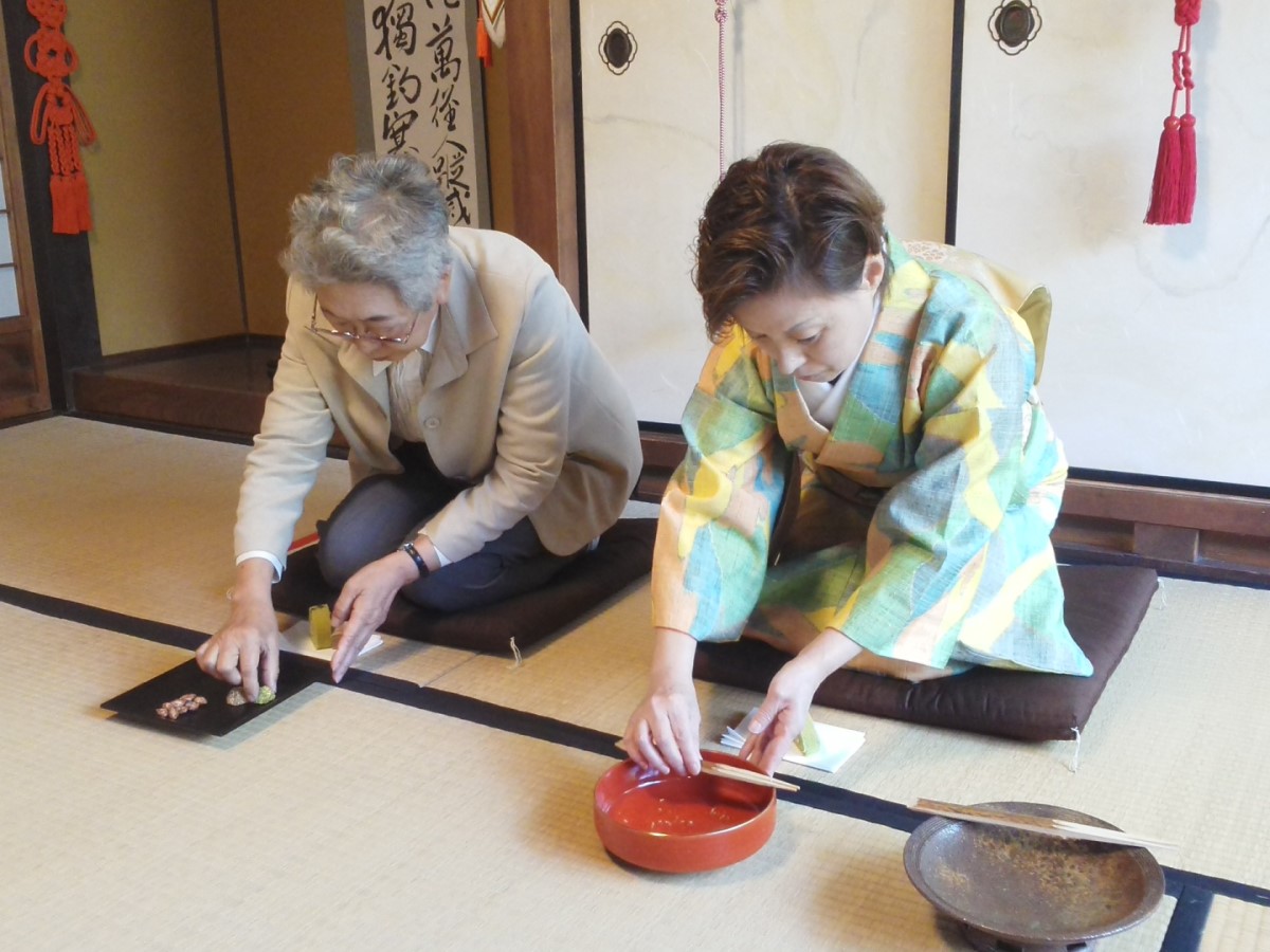 お抹茶を点ててみよう・煎茶の淹れ方教室・抹茶の点て方教室