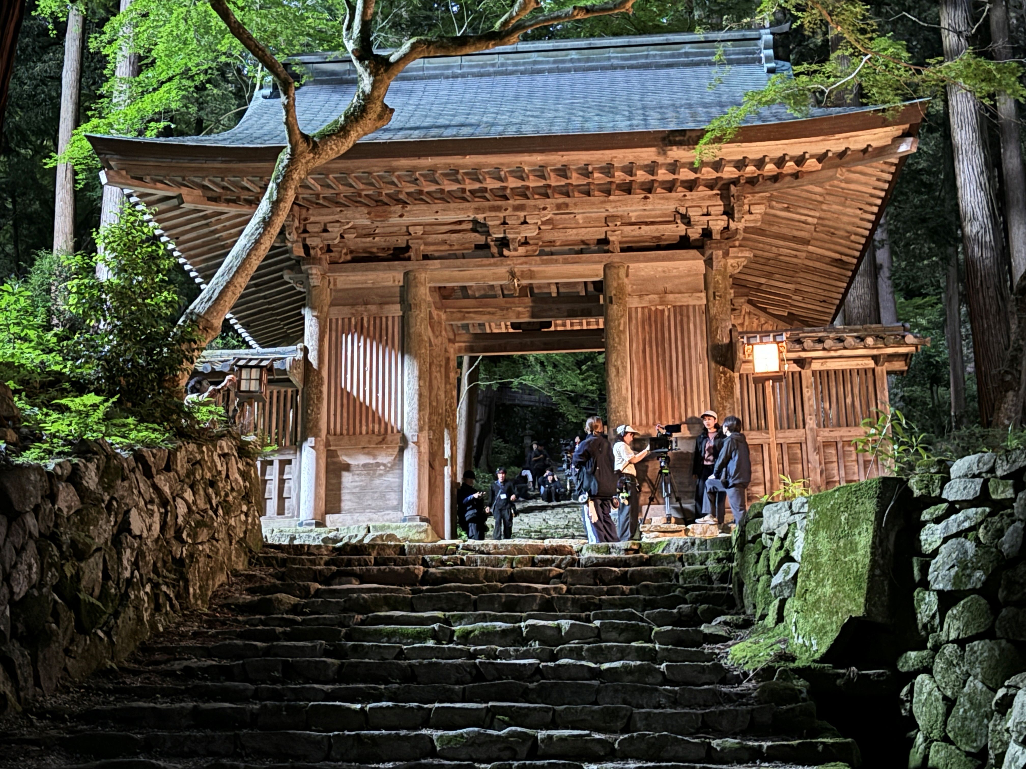 【ドラマ撮影情報】Netflixシリーズ『イクサガミ』の撮影が百済寺と太郎坊宮にて行われました。